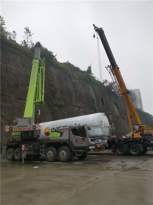 武穴市“不怕风雨冻”—— 吊车的 “恶劣环境适应” 技术